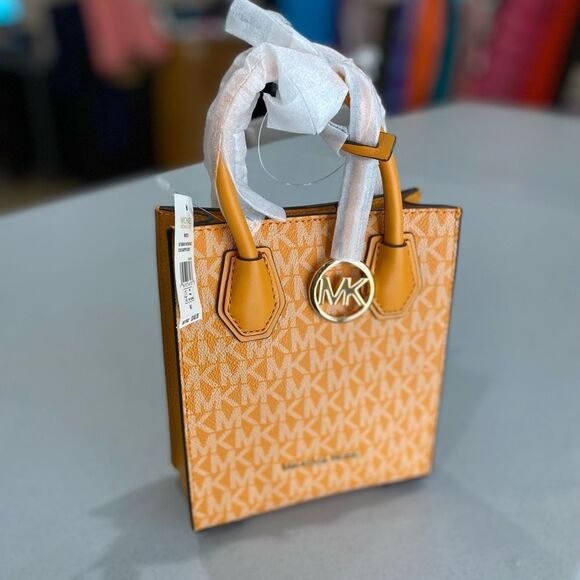 Michael Kors Mercer Honeycomb Gold Signature PVC  Crossbody bag - Picture 2 of 10